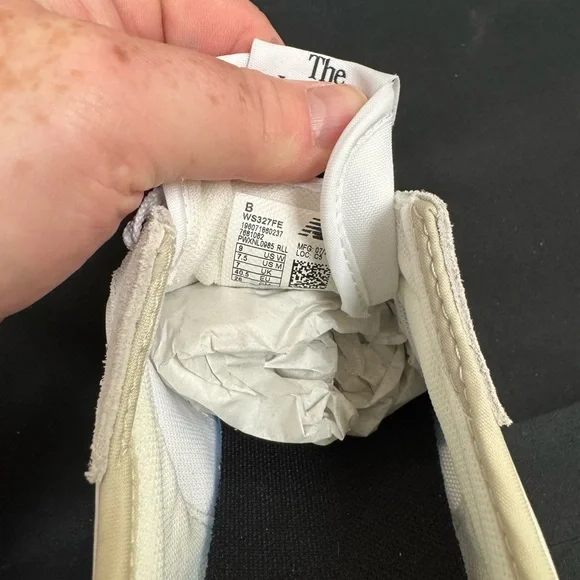 New Balance 327 Shoes - M7.5/W9 - Picture 8 of 10